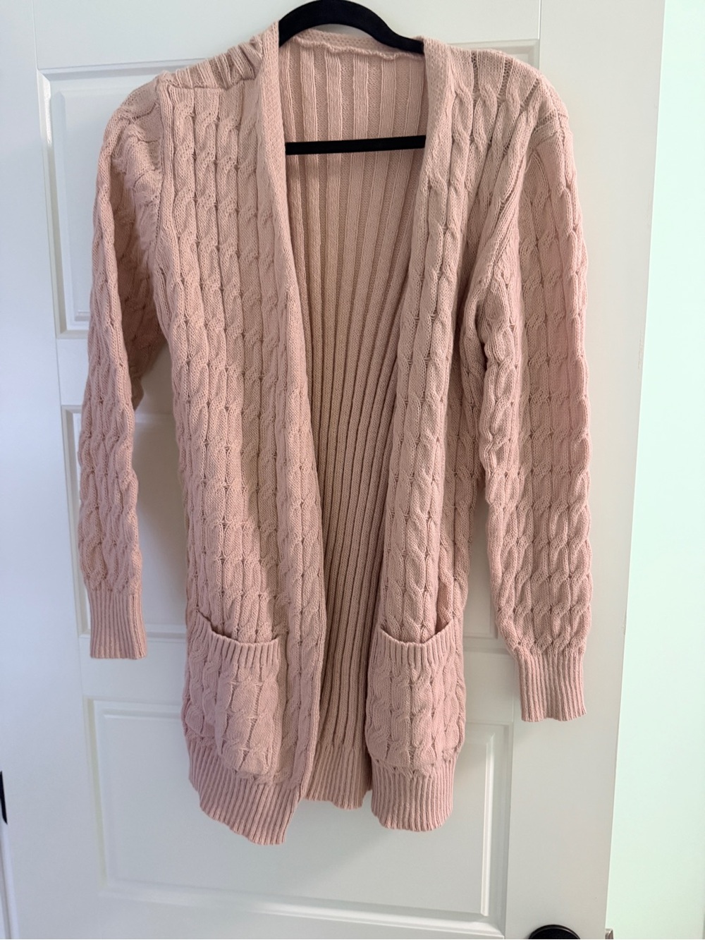 Womenโs Cable Knit Open Cardigan - Blush Pink